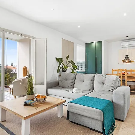 Moai - Plusholidays * Casas de Torrat